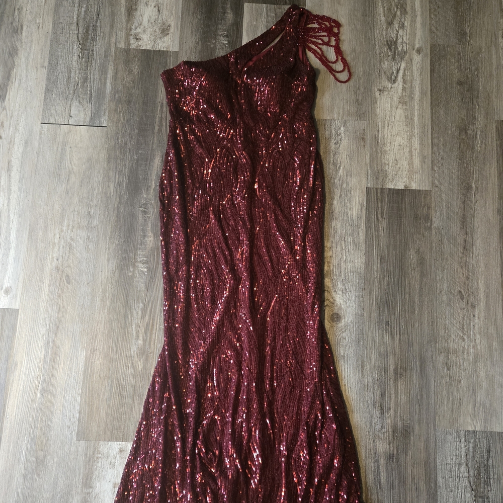 Glamorous One-Shoulder Burgundy Sequin Dress